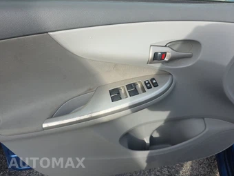 2010 Toyota Corolla – miniatura 9