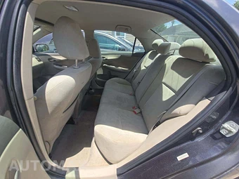2010 Toyota Corolla LE – miniatura 10