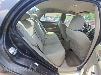 2010 Toyota Corolla LE – miniatura 12