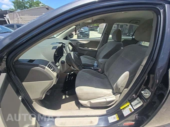 2010 Toyota Corolla LE – miniatura 3