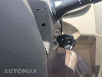 2010 Toyota Corolla LE – miniatura 5