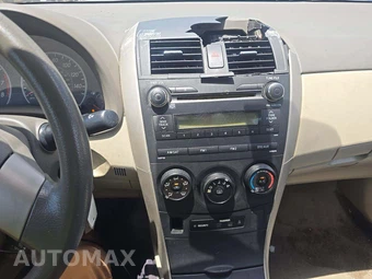 2010 Toyota Corolla LE – miniatura 7