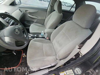 2010 Toyota Corolla LE – miniatura 7