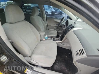 2010 Toyota Corolla LE – miniatura 8