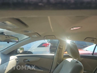 2010 Toyota Corolla LE – miniatura 17