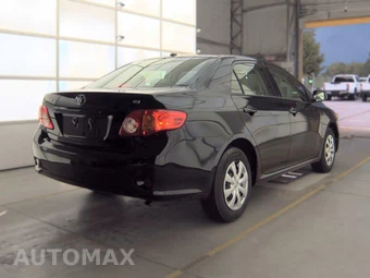 2010 Toyota Corolla LE – miniatura 4