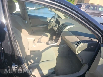 2010 Toyota Corolla LE – miniatura 8