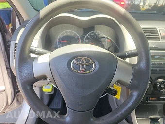 2010 Toyota Corolla LE – miniatura 10