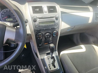 2010 Toyota Corolla LE – miniatura 11