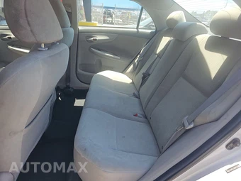 2010 Toyota Corolla LE – miniatura 13
