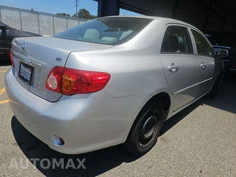 2010 Toyota Corolla LE – miniatura 4