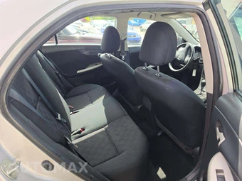 2010 Toyota Corolla S – miniatura 16
