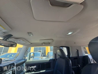 2010 Toyota FJ Cruiser w/Rear Doors - miniatura 18