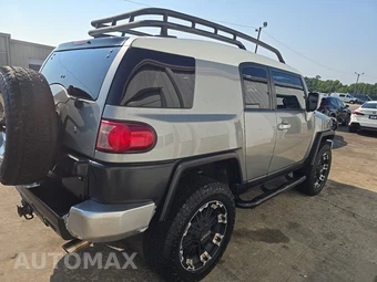 2010 Toyota FJ Cruiser w/Rear Doors - miniatura 4