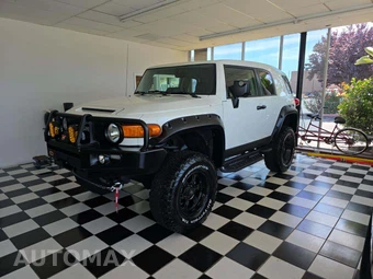 2010 Toyota FJ Cruiser w/Rear Doors