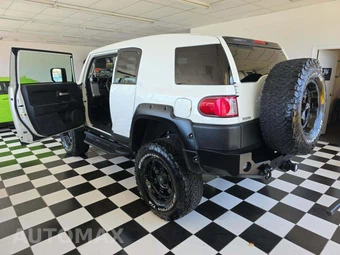2010 Toyota FJ Cruiser w/Rear Doors - miniatura 2