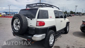 2010 Toyota FJ Cruiser w/Rear Doors - miniatura 3