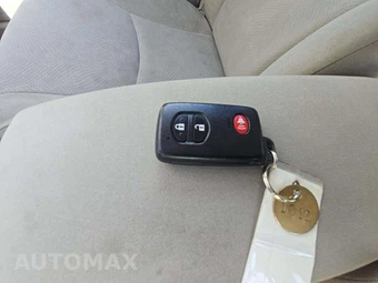 2010 Toyota Prius II – miniatura 8