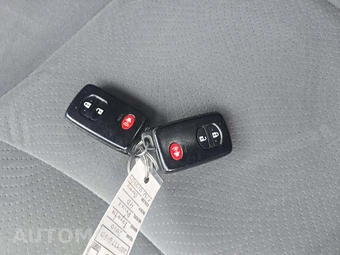 2010 Toyota Prius II – miniatura 8