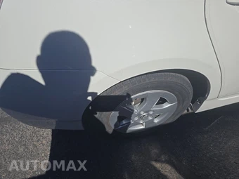 2010 Toyota Prius V – miniatura 14