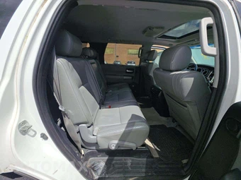 2010 Toyota Sequoia Limited – miniatura 17