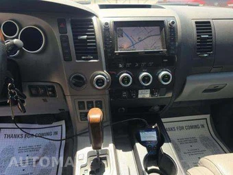 2010 Toyota Sequoia Platinum – miniatura 11