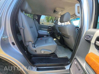 2010 Toyota Sequoia Platinum – miniatura 17