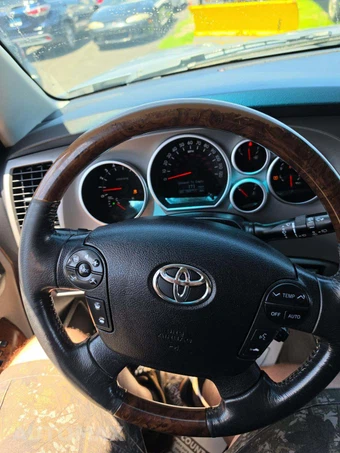 2010 Toyota Sequoia Platinum – miniatura 22
