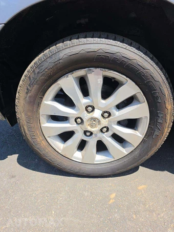2010 Toyota Sequoia Platinum – miniatura 24