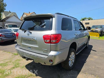 2010 Toyota Sequoia Platinum – miniatura 3