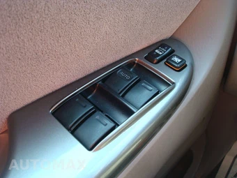 2010 Toyota Sienna CE Minivan 7-Passenger 119.3" WB - miniatura 71