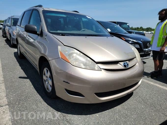 2010 Toyota Sienna CE Minivan 8-Passenger 119.3" WB - miniatura 3