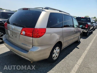 2010 Toyota Sienna CE Minivan 8-Passenger 119.3" WB - miniatura 4