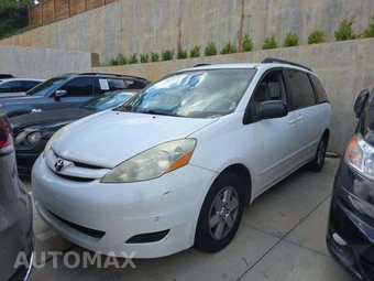 2010 Toyota Sienna LE Minivan 7-Passenger 119.3" WB