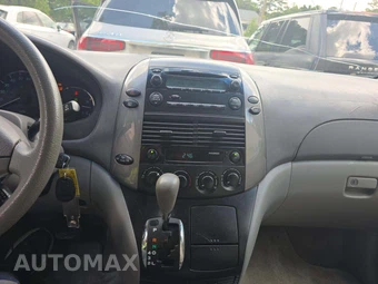 2010 Toyota Sienna LE Minivan 7-Passenger 119.3" WB – miniatura 10