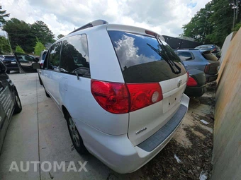 2010 Toyota Sienna LE Minivan 7-Passenger 119.3" WB – miniatura 2
