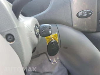2010 Toyota Sienna LE Minivan 7-Passenger 119.3" WB – miniatura 8