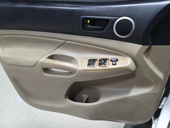 2010 Toyota Tacoma PreRunner Crew Cab Medium Bed - miniatura 9