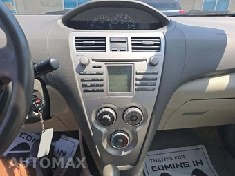 2010 Toyota Yaris Sedan - miniatura 10