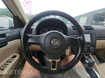 2010 Volkswagen Jetta Sedan SE – miniatura 15