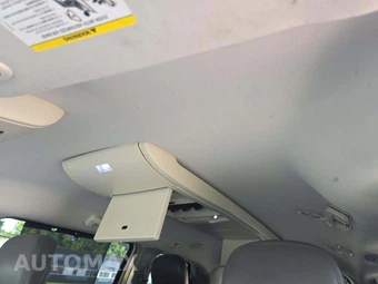 2010 Volkswagen Routan SE w/Rear Seat Entertainment 121.2" WB – miniatura 11