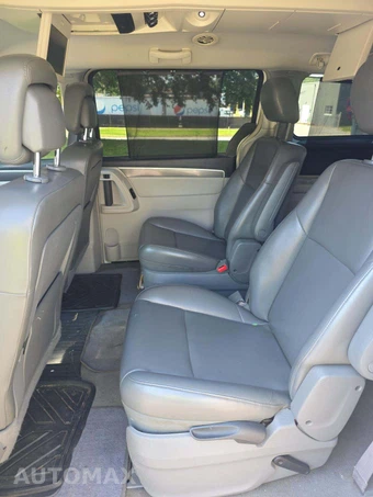 2010 Volkswagen Routan SE w/Rear Seat Entertainment 121.2" WB – miniatura 13