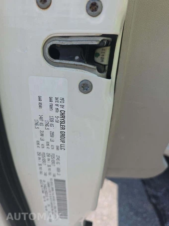 2010 Volkswagen Routan SE w/Rear Seat Entertainment 121.2" WB – miniatura 5
