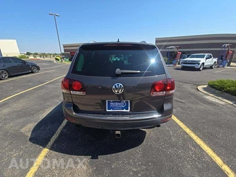 2010 Volkswagen Touareg TDI - miniatura 11