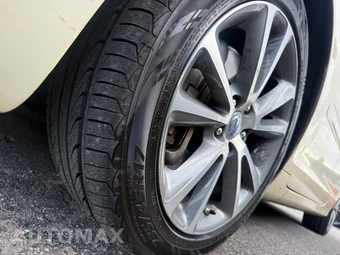 2010 Volvo C70 T5 - miniatura 25