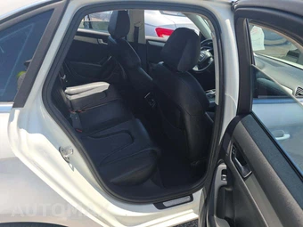 2011 Audi A4 2.0T Premium Plus Sedan – miniatura 16