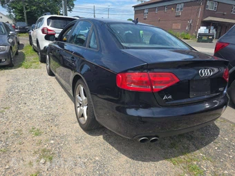 2011 Audi A4 2.0T Premium Sedan – miniatura 2