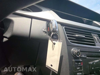 2011 Audi A4 2.0T Premium Sedan – miniatura 8