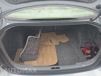 2011 BMW 3 Series Sedan 328i xDrive – miniatura 16