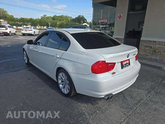 2011 BMW 3 Series Sedan 328i xDrive - miniatura 2